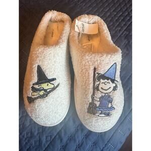 Peanuts Halloween RARE Sherpa lined slippers size 7 Aerie
